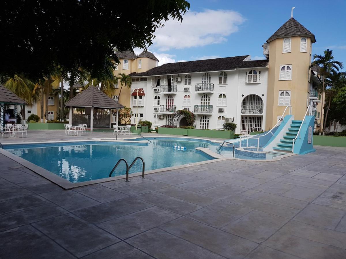 Apartahotel Almond Grove At Castle *