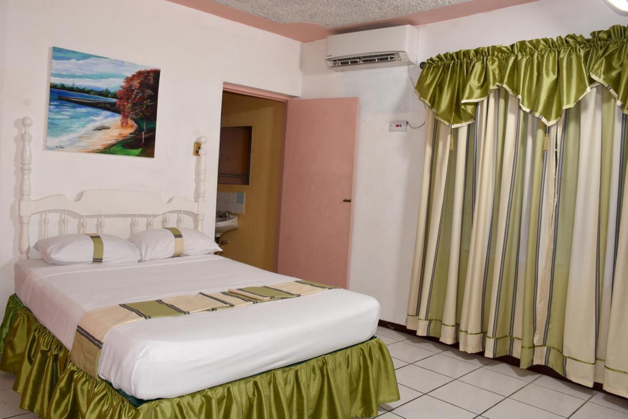 Hotel Marine View Ocho Ríos
