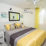 Sandcastles Resort 1 bed 24 hours Wi Fi Best Location in Ocho Rios sleeps 2