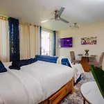 Center Of Ocho Rios-Beachfront Studio-Free Beach Access-Pool-Free Parking-Gated Complex-Free Wifi 100Mbps