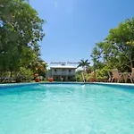 Coral Cove- Beachfront 5Bedroom Villa With Private Pool