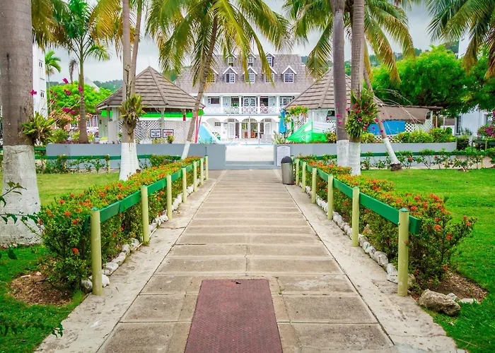 Sandcastles Resort 1 bed 24 hours Wi Fi Best Location in Ocho Rios sleeps 2