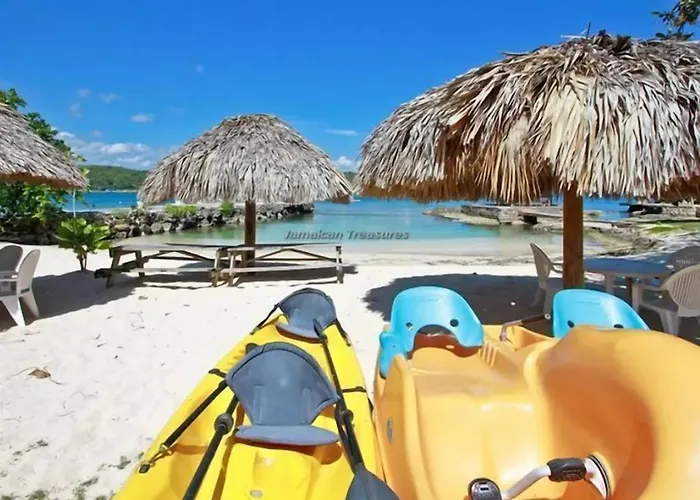 Coral Cove- Beachfront 5Bedroom Villa With Private Pool