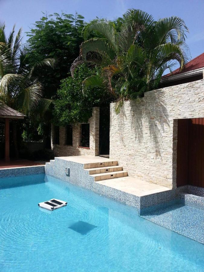 One Luxe Jamaica With Private Pool, Modern Interior And Secluded Ocho Rios