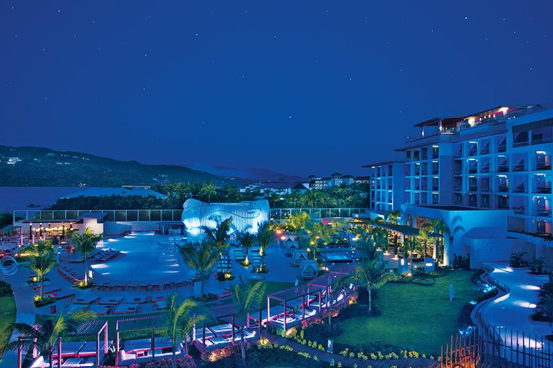 Resort Breathless (adults Only)