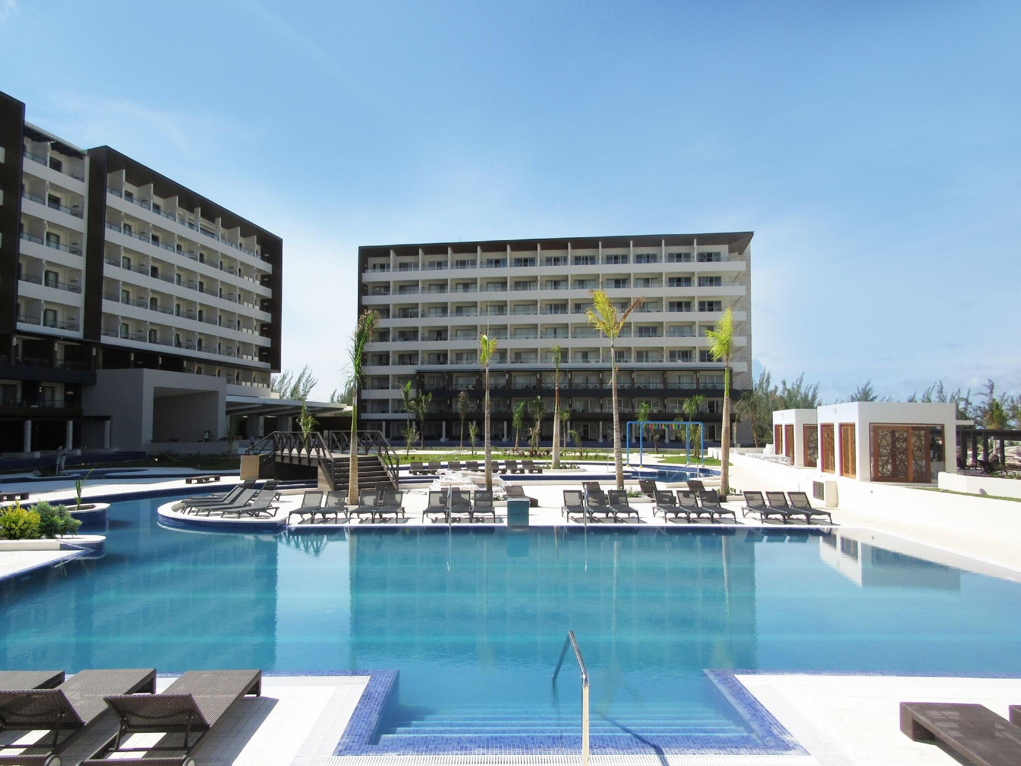 Resort Royalton Blue Waters Montego Bay, An Autograph Collection