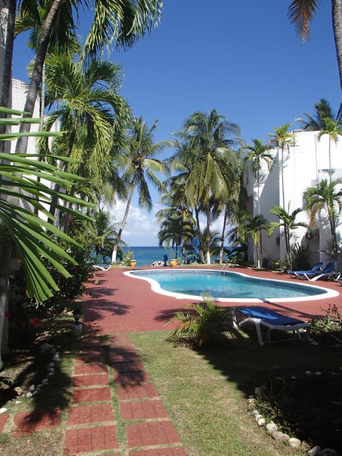 Chrisanns Apartahotel