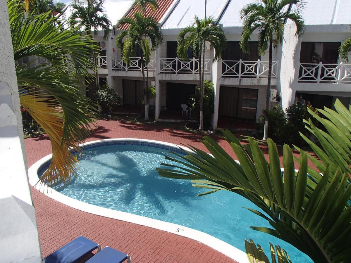 Chrisanns Apartahotel