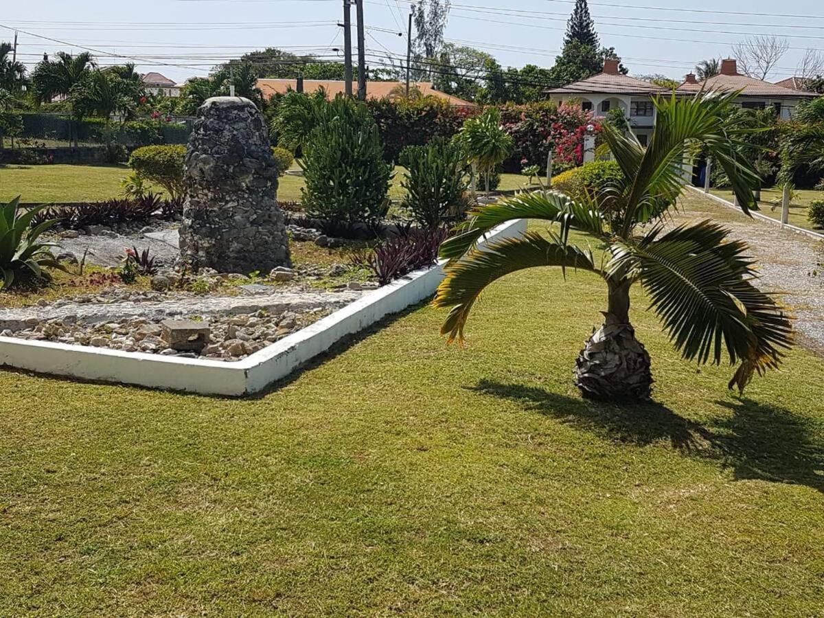 Ancella'S Garden Apartment-Beach-5Min Drive, 1 Hr Montego Bay, 25 Mins Ocho Rios, Continental Breakfast * Runaway Bay