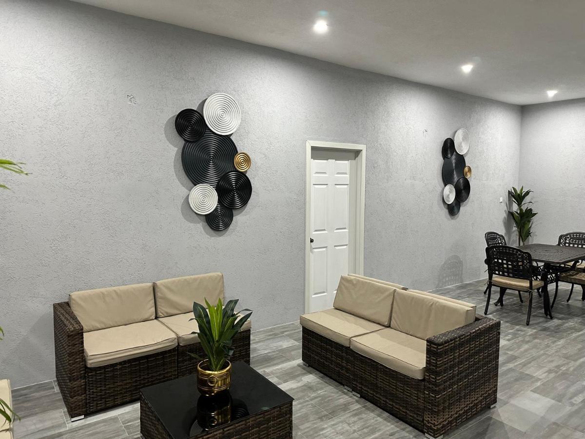 Luxurious Royale- 5 Min Drive To Holiday home *