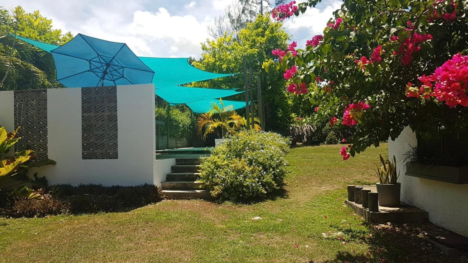 Ancella'S Garden Apartment-Beach-5Min Drive, 1 Hr Montego Bay, 25 Mins Ocho Rios, Continental Breakfast