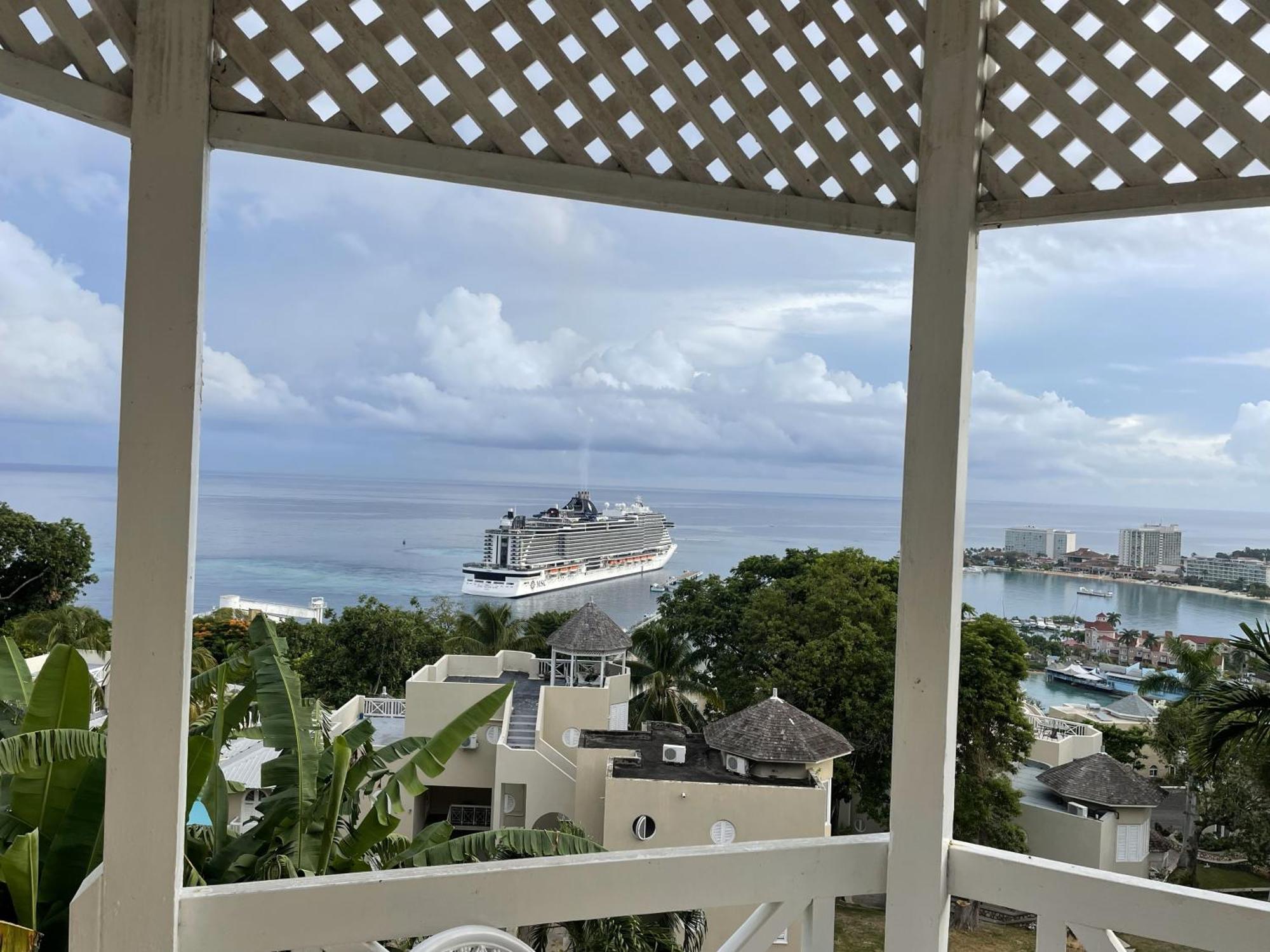 Apartamento Oceanbreeze Jamaica Penthouse, 7-minute Walk To Ocho Ríos