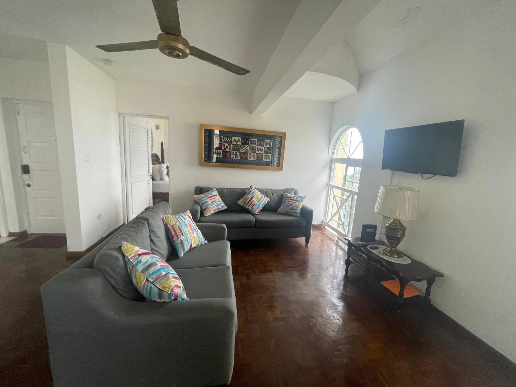 Oceanbreeze Jamaica Penthouse, 7-minute Walk To * Ocho Ríos