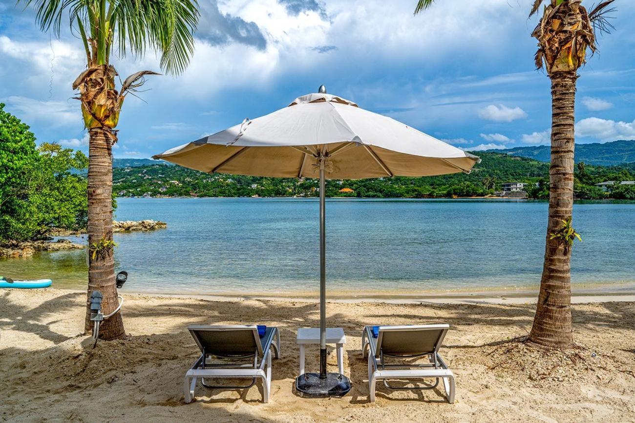 Villa Santosha Jm - 10 Bedroom W Private Whitehouse