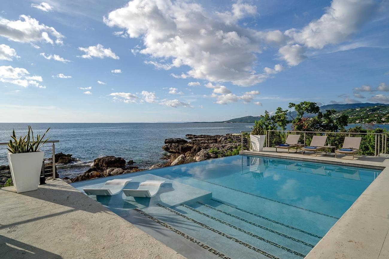 Santosha Jm - 10 Bedroom W Private Villa Whitehouse