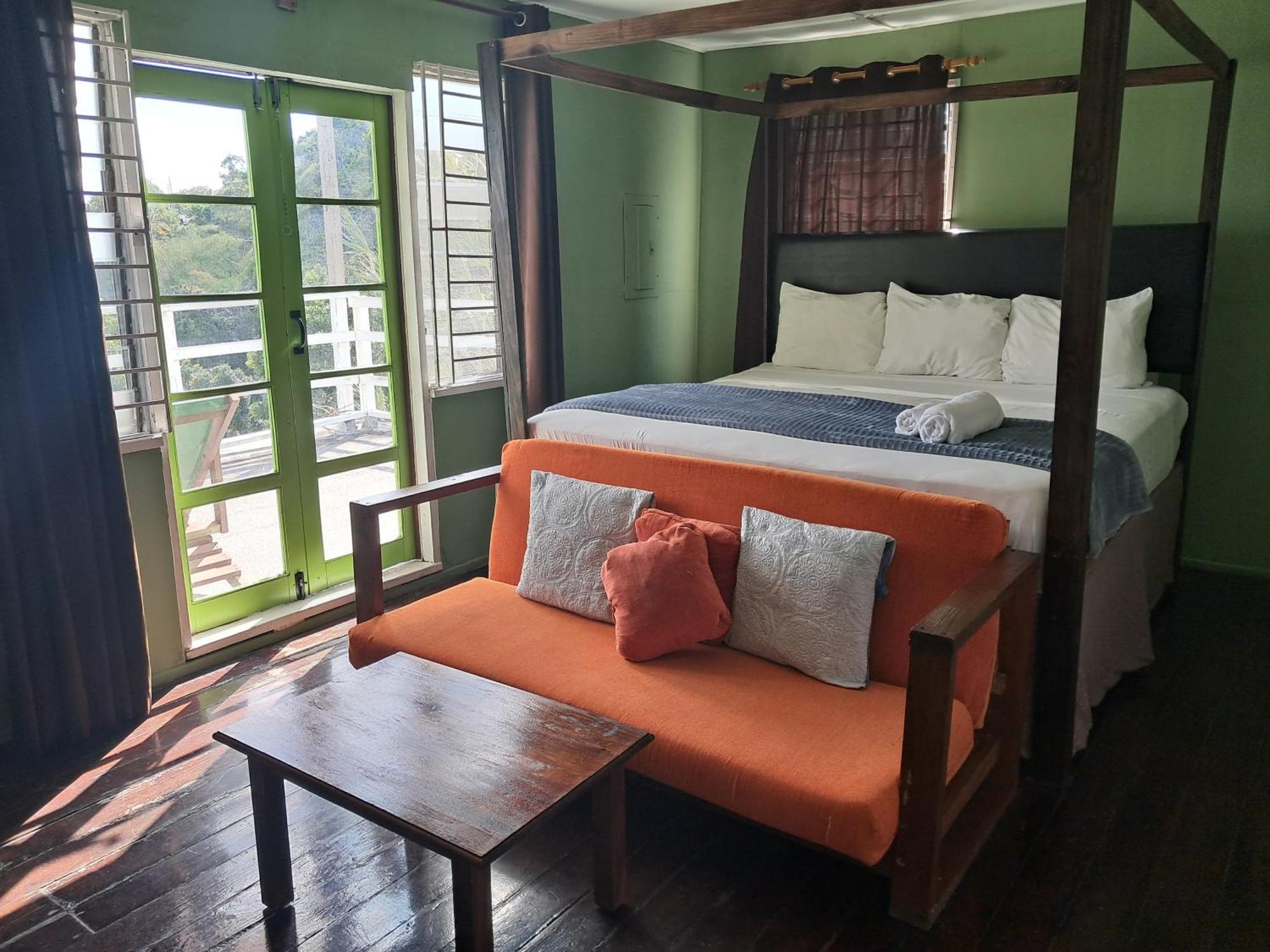 Bed and breakfast Kingsworth 2*