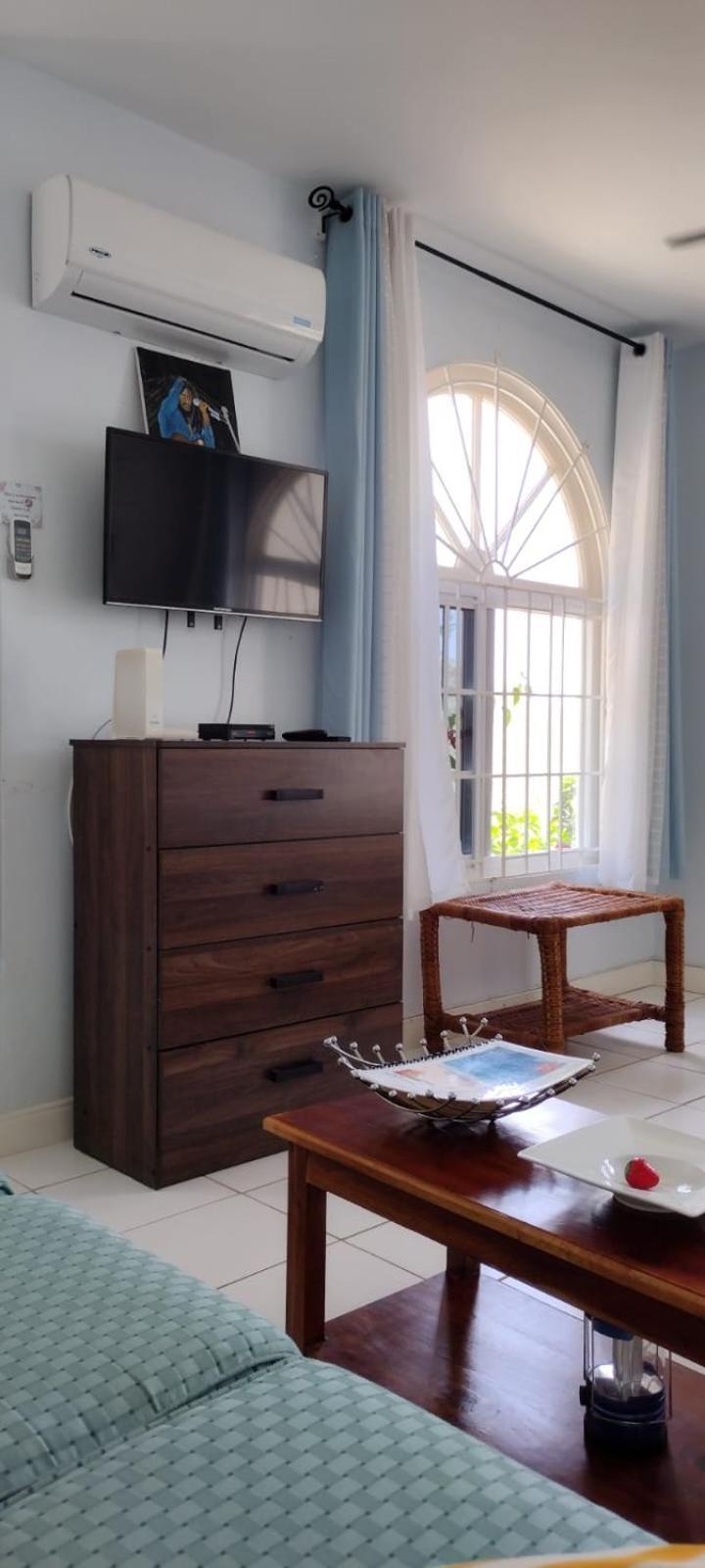 Secluded Studio@sky Castles, Columbus Heights,