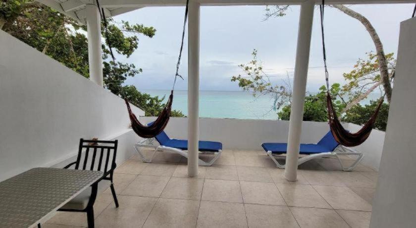 Merrils Deluxe Hotel