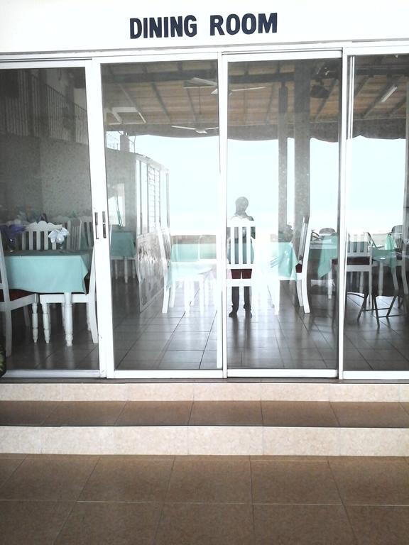Port Of Call Hotel 3*