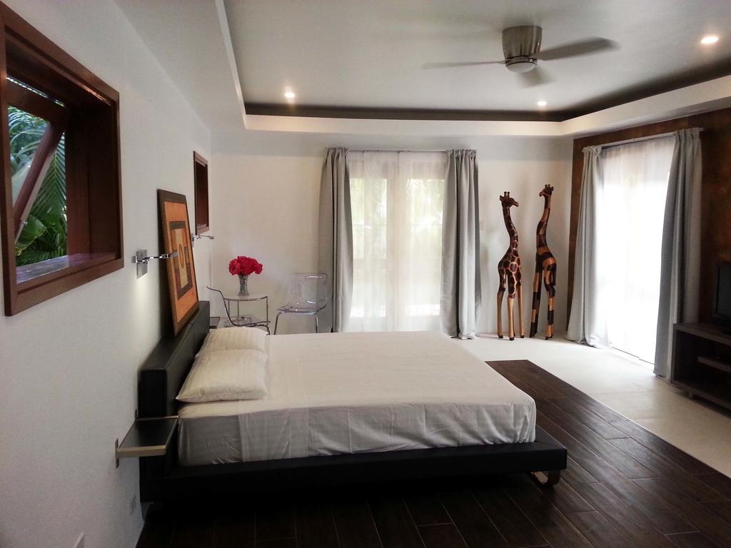 One Luxe Jamaica With Private Pool, Modern Interior And Secluded Villa