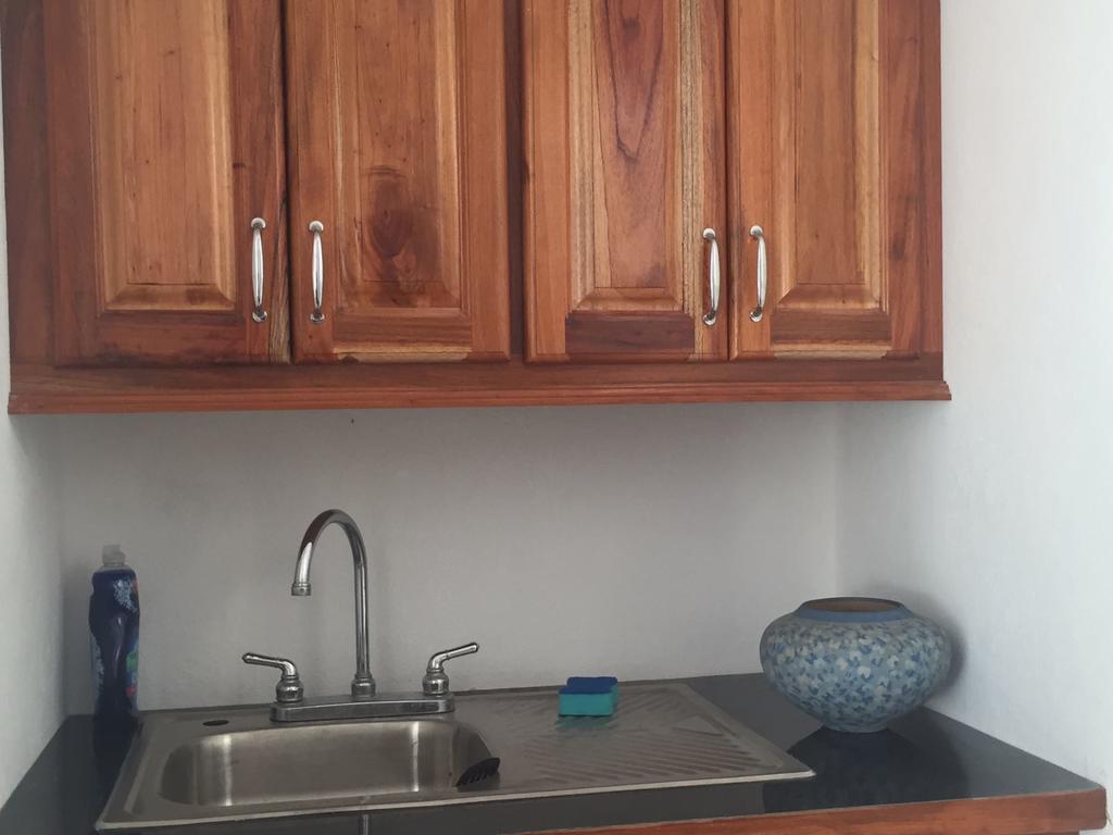 Ancella'S Garden Apartment-Beach-5Min Drive, 1 Hr Montego Bay, 25 Mins Ocho Rios, Continental Breakfast