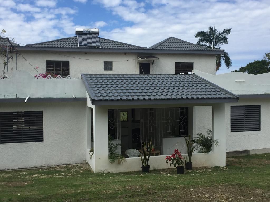 Apartment Ancella'S Garden Apartment-Beach-5Min Drive, 1 Hr Montego Bay, 25 Mins Ocho Rios, Continental Breakfast *