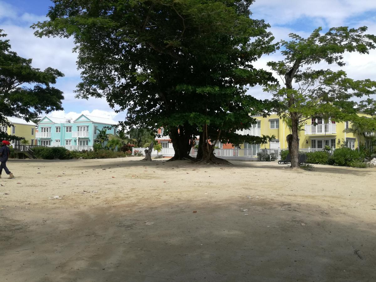 Little Bay Country Club Orange Bay