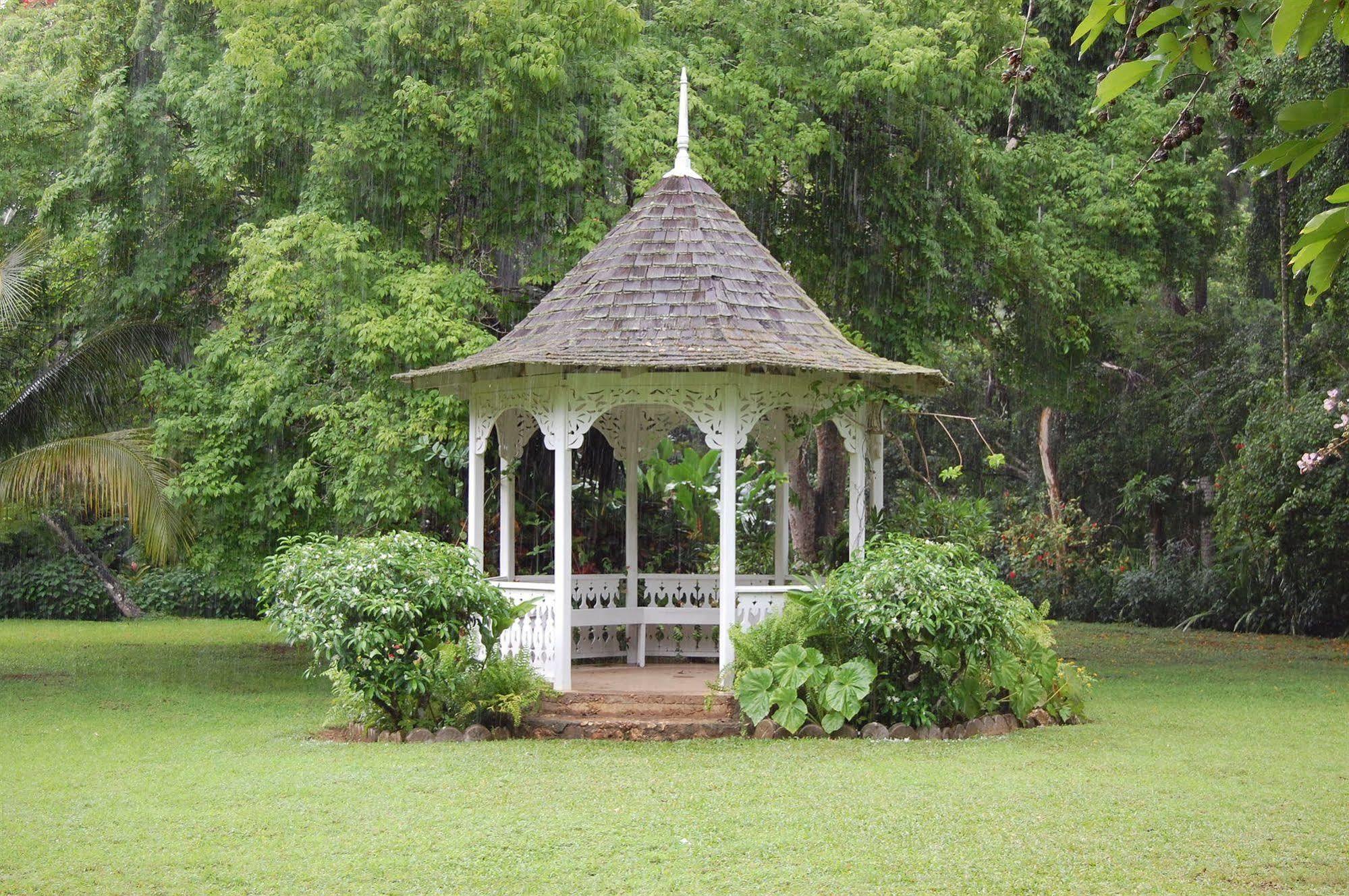 At Shaw Park Gardens & Waterfalls Hotel Ocho Ríos