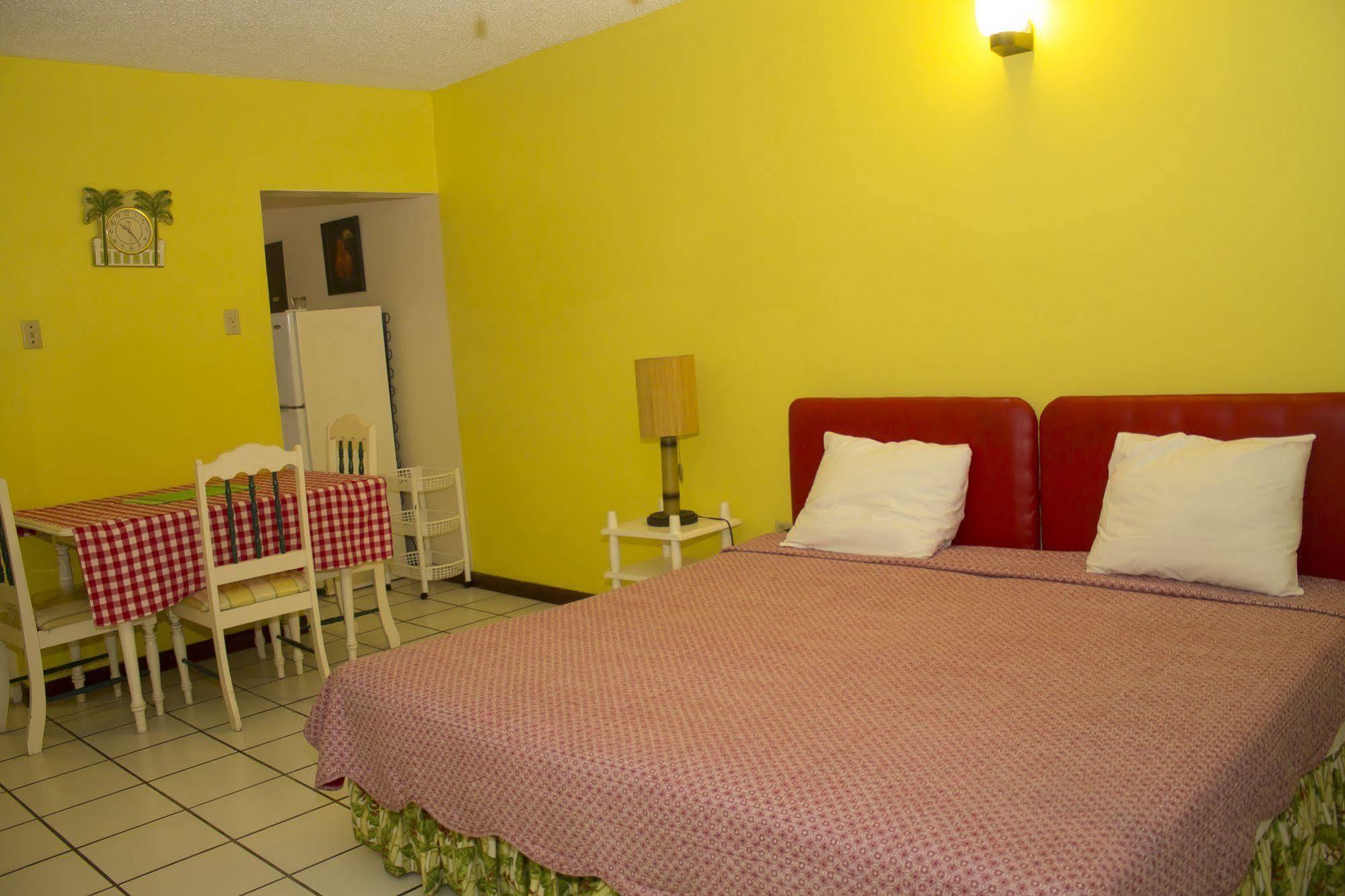 Apartahotel Chrisanns Ocho Ríos