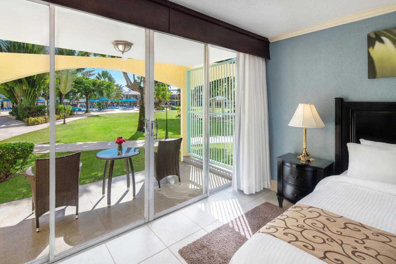 Jewel & Waterpark Resort Runaway Bay