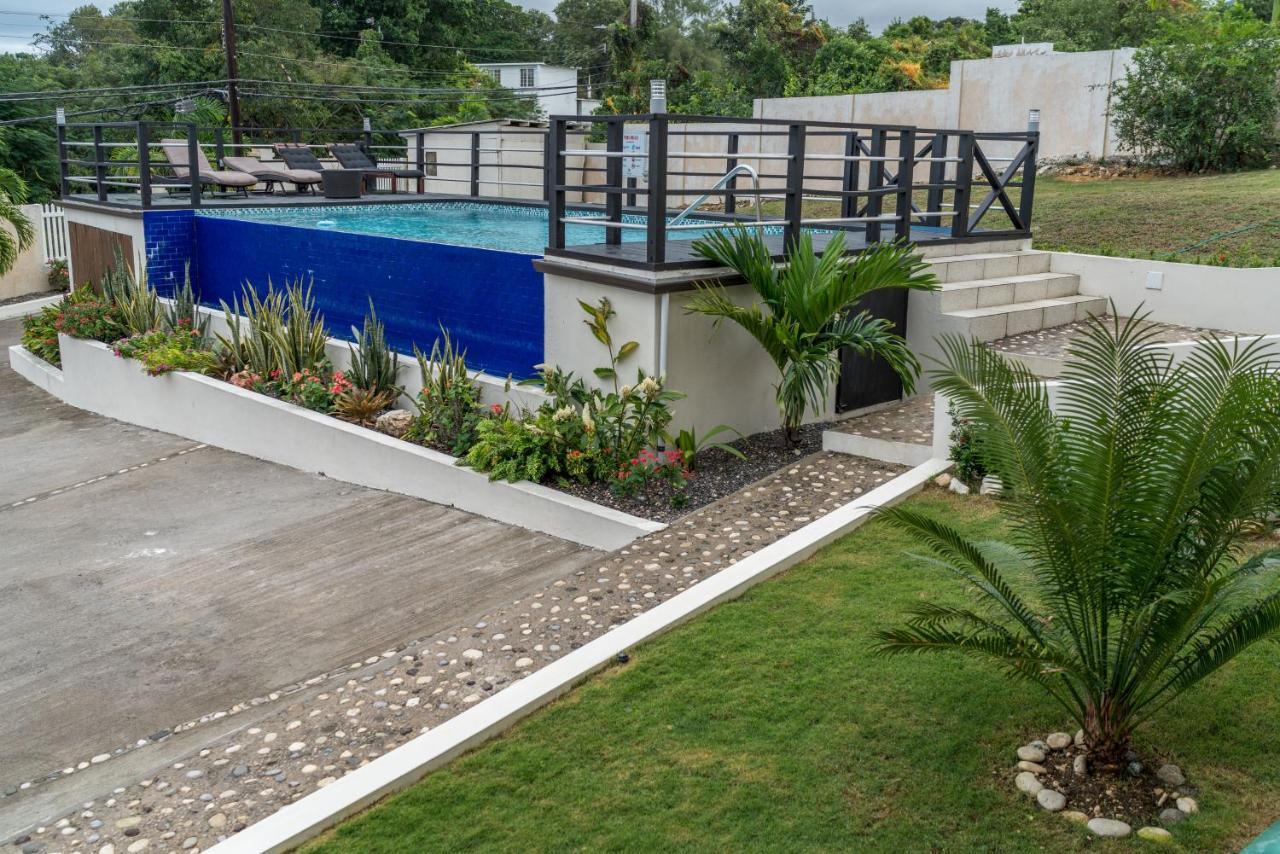 Family Complex Beside W/pool #1 Сasa de vacaciones Montego Bay