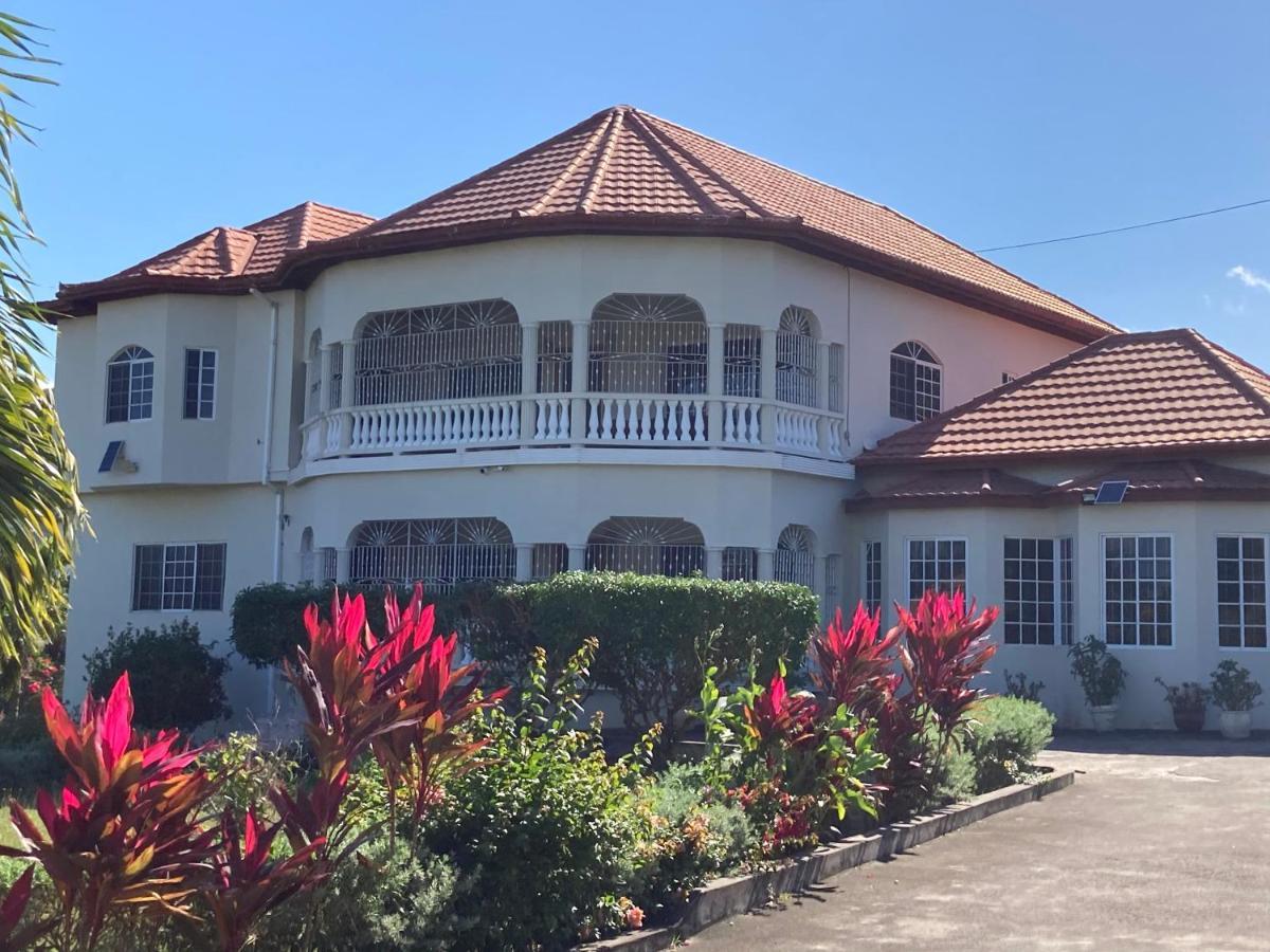 Pearlieron Place Homestay *