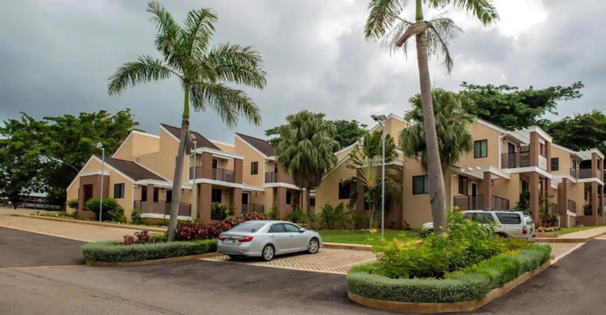 Beautiful 1-bed In Jamaica Apartamento