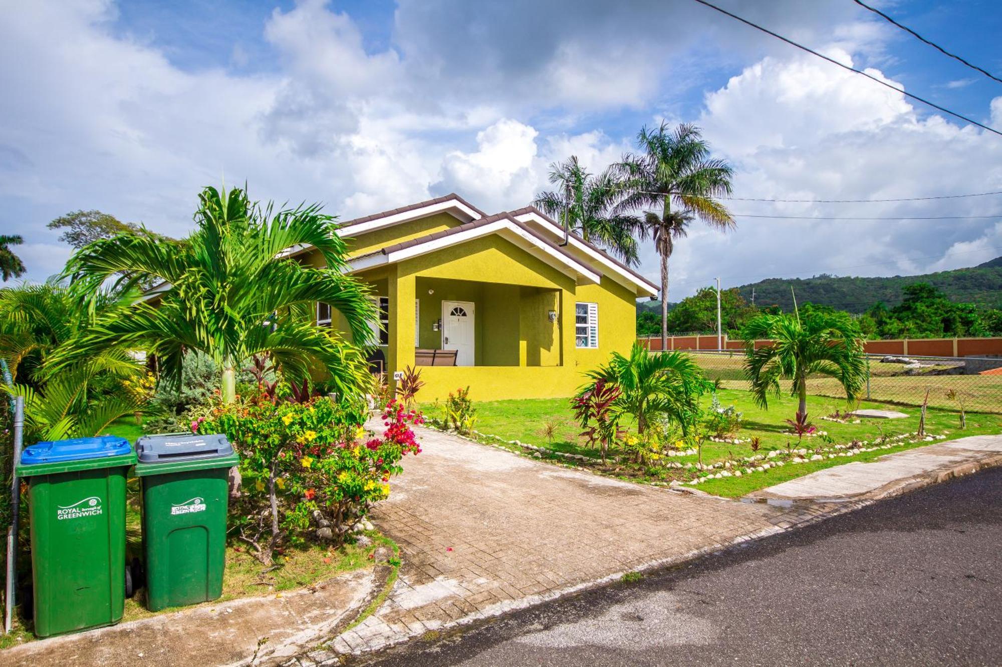 Ocho Rios Drax Hall Manor 3 Bed Sleeps 7 Holiday home