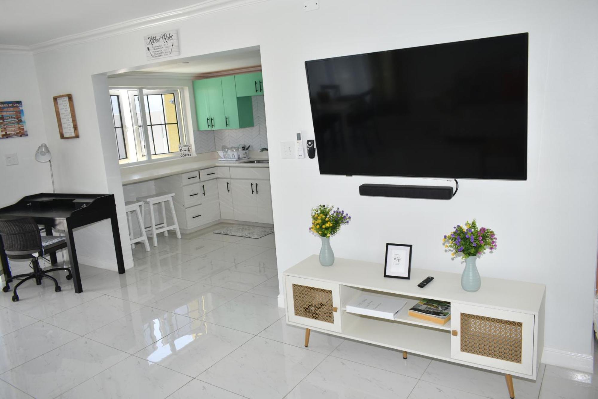 Irie Vibes Ocean View Holiday home *