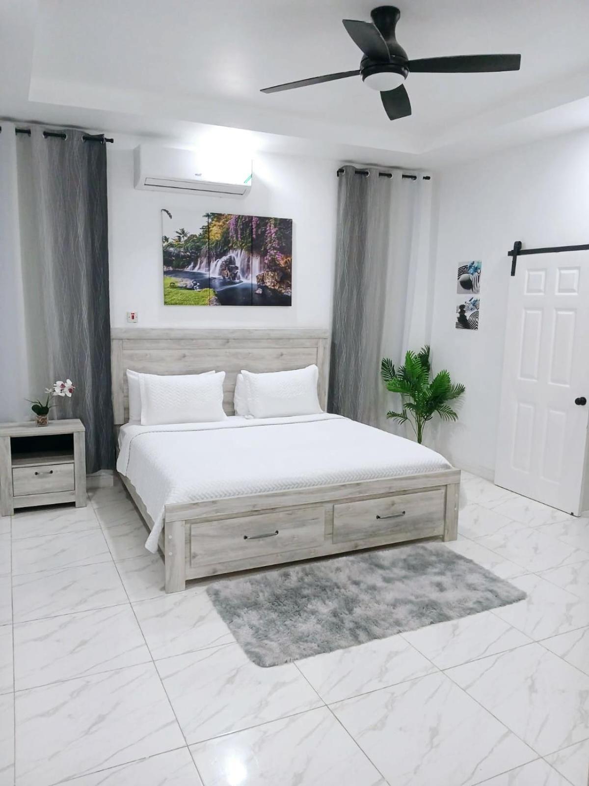 Blanco Oasis Villa Banks