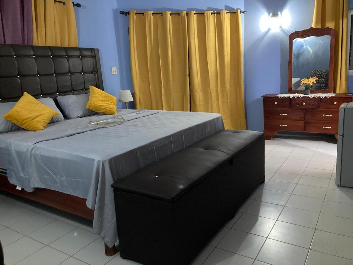 Blue Flamingo * Montego Bay