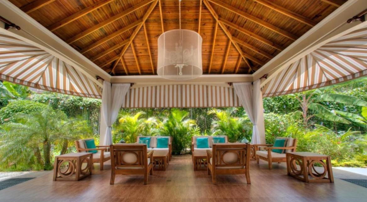 Beachfront Private In
