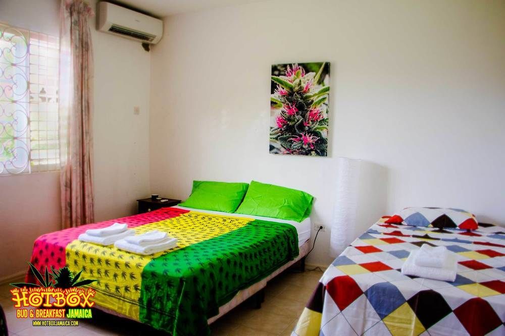 Hotbox & Breakfast - Hotel 4*