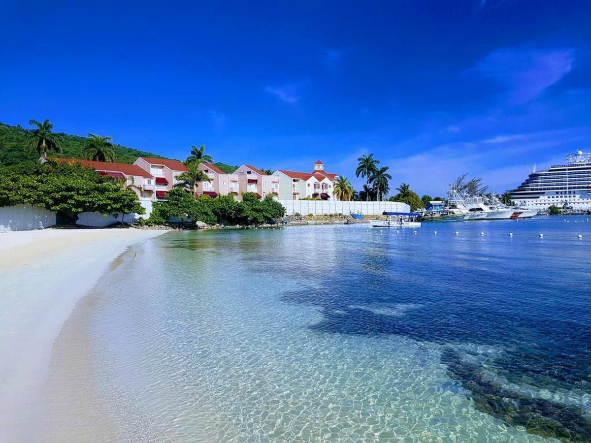 Aparthotel Fisherman's Point Beach-front Condomania