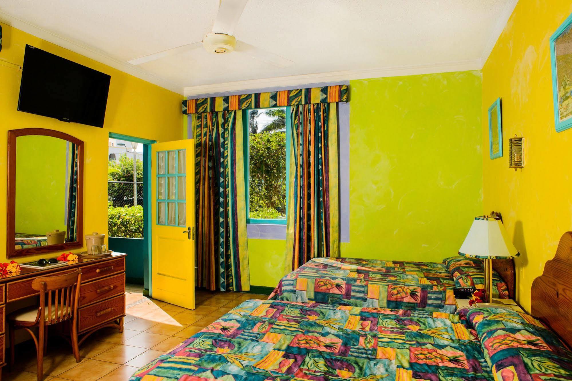 Doctors Cave Hotel