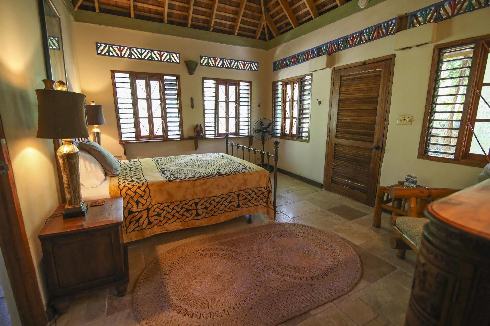 Pensión Tingalaya's Retreat 3*