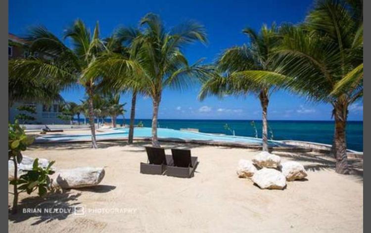 Aparthotel Whispering Seas - 2 Bedroom Luxury Ocean Front