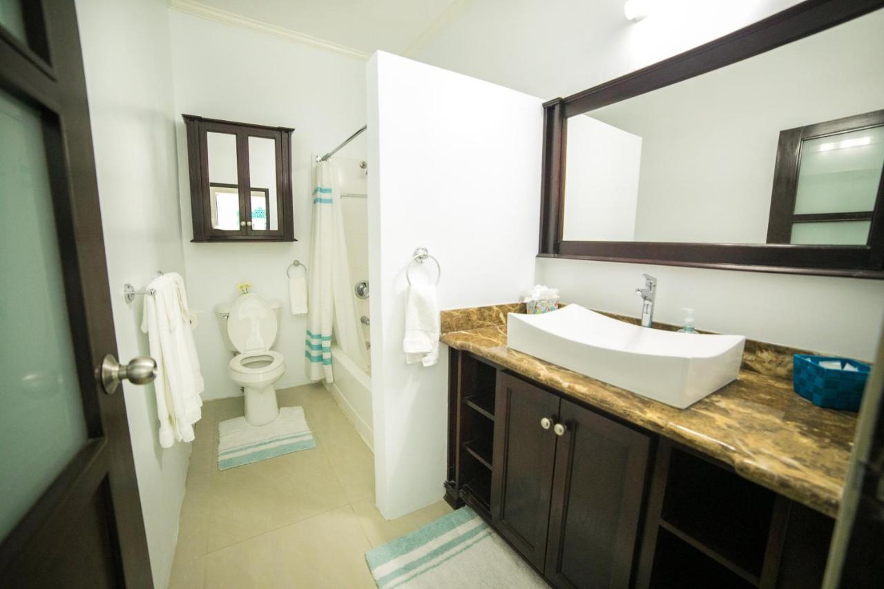 Whispering Seas - 2 Bedroom Luxury Ocean Front Aparthotel *