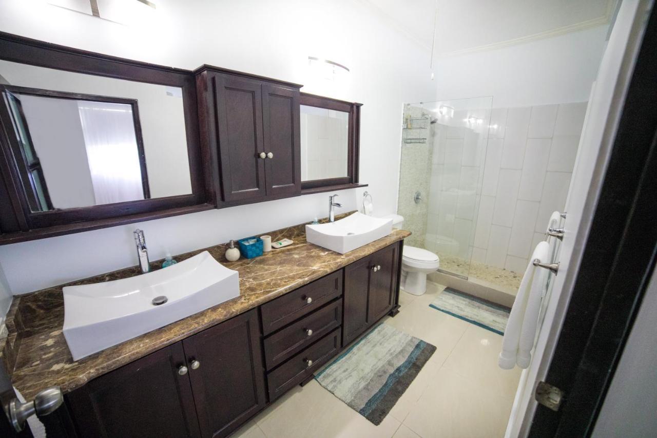 Aparthotel Whispering Seas - 2 Bedroom Luxury Ocean Front St Mary